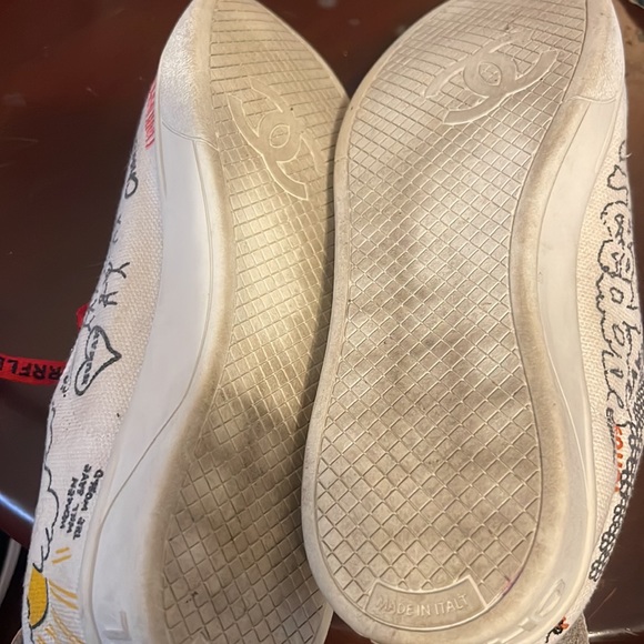 CHANEL Pharrell Graffiti Low-Top Sneakers Printed Canvas White, Multicolor. - Picture 14 of 14